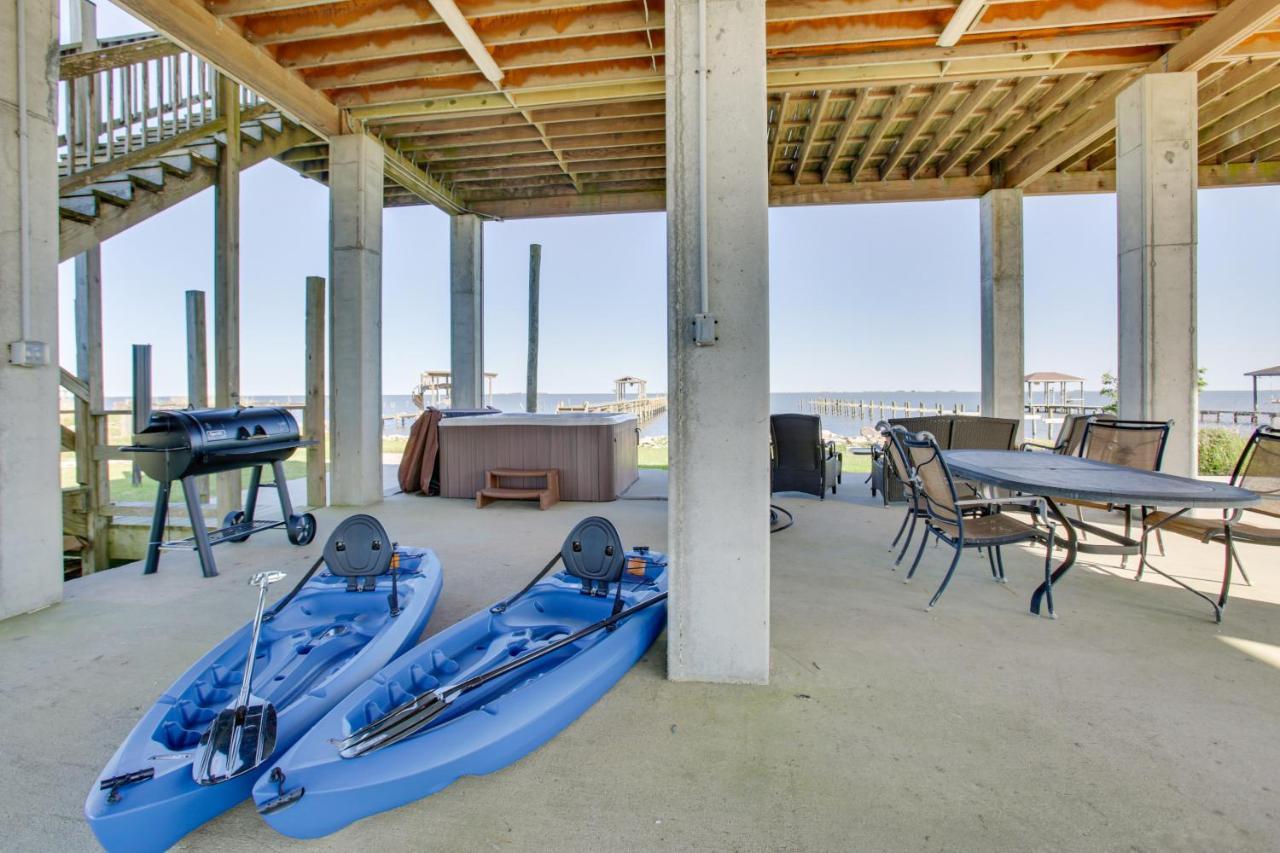 Holiday home Lakefront Retreat - Hot Tub And Kayaks!