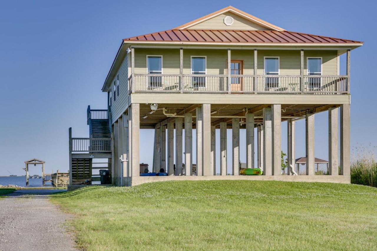 Holiday home Lakefront Retreat - Hot Tub And Kayaks!